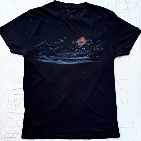 Vestige Men’s Black Mountain Graphic T-Shirt - Picture 1 of 2